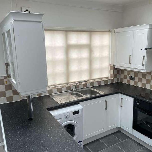 Hurst Grove, Bedford, MK40 - Photo 1