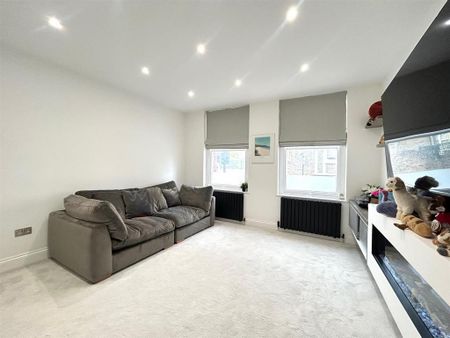 2 bedroom flat to rent - Photo 2