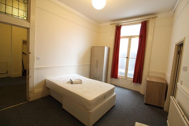 5 bedroom flat to rent - Photo 1