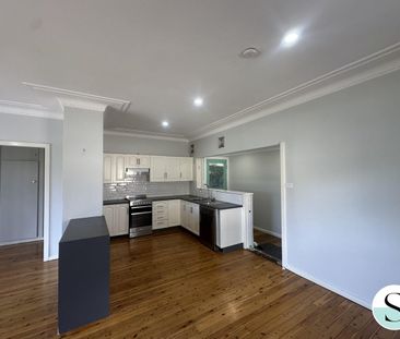 Spacious Family Home with Huge Backyard & Entertaining Area - Photo 5