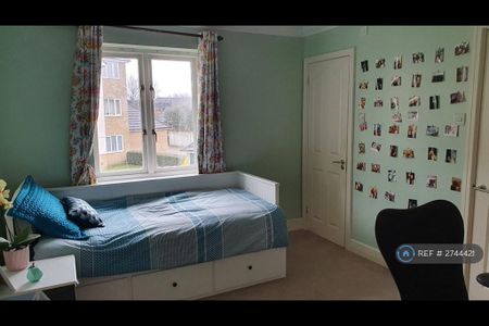 4 bedroom terraced house to rent - Photo 5