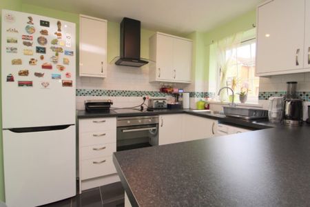2 bedroom Flat to rent - Photo 4