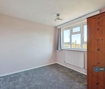 3 bedroom flat to rent - Photo 4