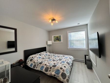 21 Harley Lane – 3 BR 3 BATH + REC ROOM + GARAGE GORGEOUS HUBLEY HOME AVAILABLE SEPT 1 - Photo 2
