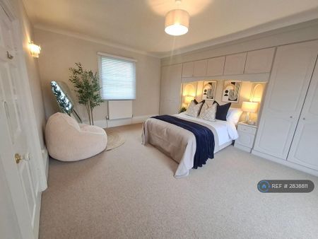 3 bedroom terraced house to rent - Photo 3