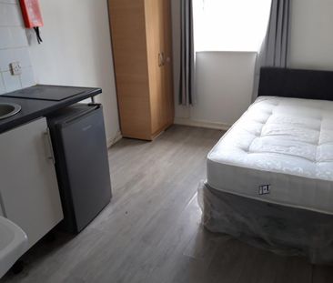 Studio to rent - Photo 1