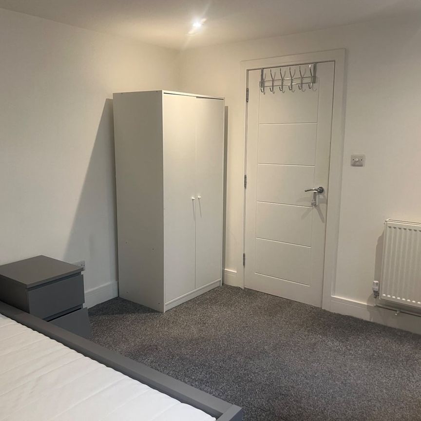 Room in a Shared House, Lower Market Street, BN3 - Photo 1