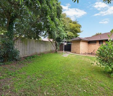 A street front 2 bedroom unit with a large courtyard - Photo 5