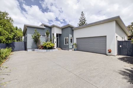 Waterfront Luxury with Private Jetty - Photo 3