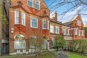 Bedford Hill, London, SW12 - Photo 2