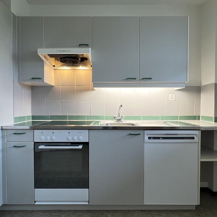 Urbanes Wohnen im Grünen: 2.0-Zimmerwohnung mit zusätzlicher Mansarde - Photo 1