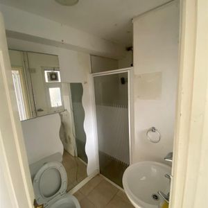 Studio For Rent Broadway, Pontypridd - Photo 2
