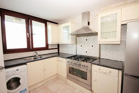 3 bedroom flat to rent - Photo 5