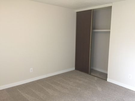 1 BEDROOM ON THE 3RD FLOOR!! DOWNTOWN RED DEER!! - Photo 5