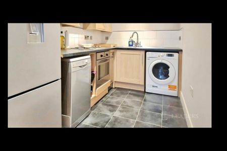 2 Bed Flat, Auction House Courtyard, LU1 - Photo 5