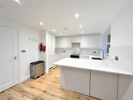 Beautifully refurbished 1-bed flat, Ealing W5 2JD - Photo 5