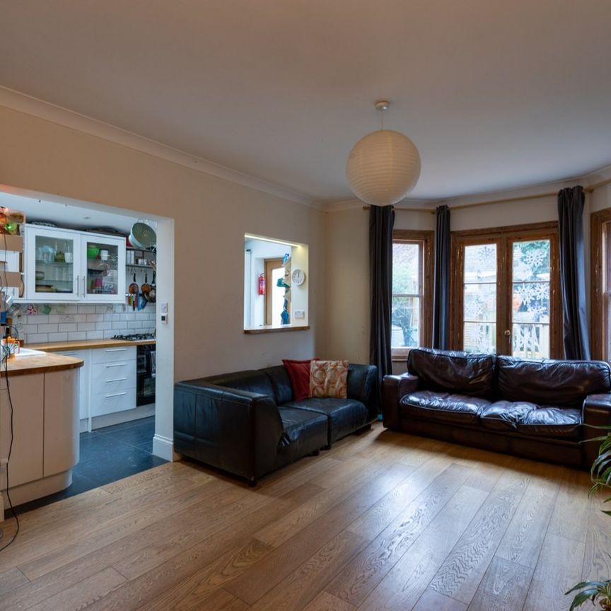 2 Bed Flat, Deronda Road, SE24 - Photo 1