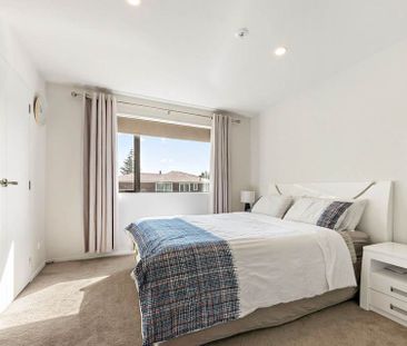 Lovely 4 Bedroom Townhouse in Henderson - Photo 5