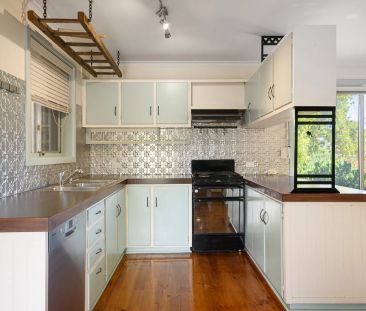 Three bedrooms with outdoor kitchen & entertaining - Photo 3