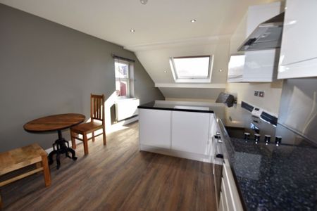 2 bedroom Flat in Woodsley Road, Leeds - Photo 3