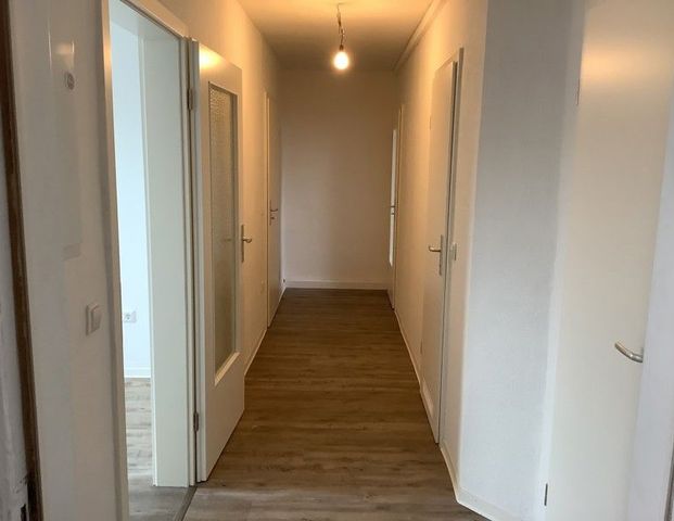 Frisch renovierte 2-Zimmer-DAchgeschoss- Wohnung in Neustadt - Photo 1