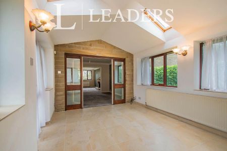 5 bedroom detached house to rent - Photo 3