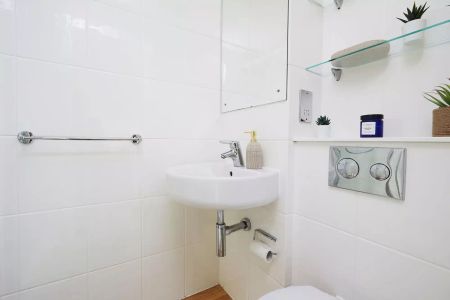 Gold 2-Bed Apartment - Photo 5