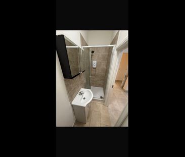 Studio Flat, Frinton Mews, IG2 - Photo 5