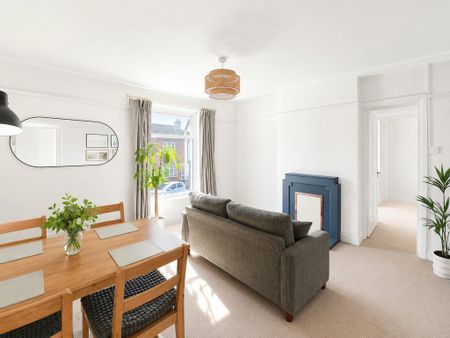 2 bedroom flat to rent - Photo 2