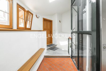 Pronájem bytu 4+kk 221 m² - Fotografie 2