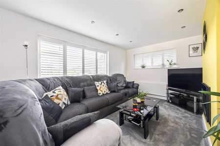 Greenoaks, Lancing - Photo 2