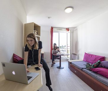 Issy Les Moulineaux, 4/6/8, place Jacques Madaule, 92130 Issy Les M... - Photo 5