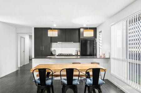 Modern Family Home! - Photo 4