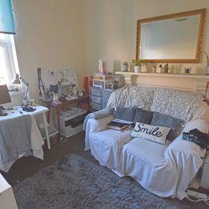 1 Bedroom Flat - Photo 2