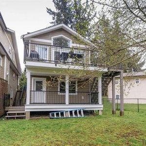 2 Bedroom Suite with Deck and Yard! - Photo 2