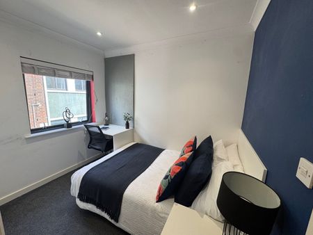 4 bedroom apartment to rent - Photo 3