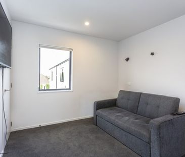 Modern two bedroom home! - Photo 2