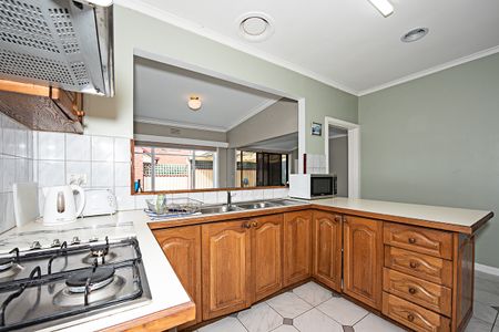 38 Denver Street, Bentleigh East VIC 3165 - House For Rent | Domain - Photo 2