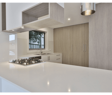 Stylish Townhouse Living - Photo 3