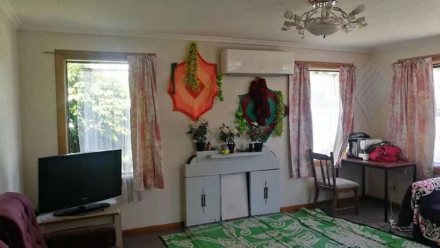 A home close to the mall, new carpet is to be laid - Photo 1