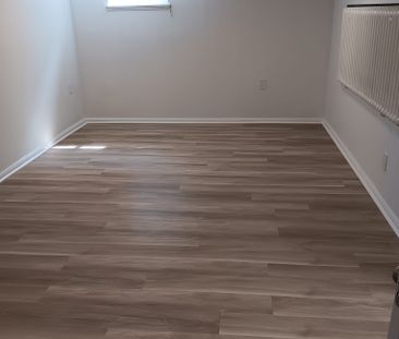 For Lease - 113 Lankin Boulevard, Toronto, Ontario - Photo 1