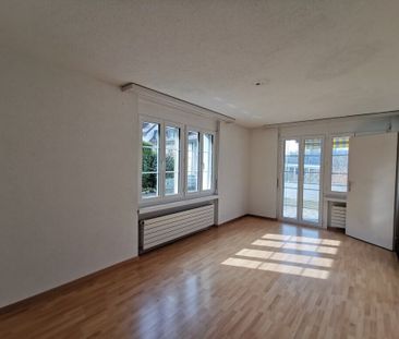 Geräumige 4.5 Zimmer Wohnung mit Terrasse - Photo 1