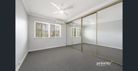 Freshly renovated residence on a private 1,287m2 battle-axe block - Photo 4