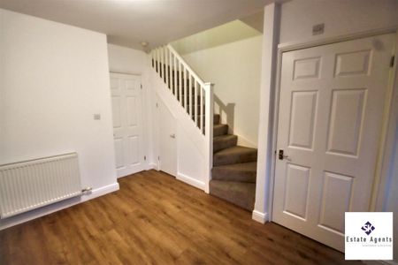 2 Bedroom House - End Terrace To Let - Photo 4