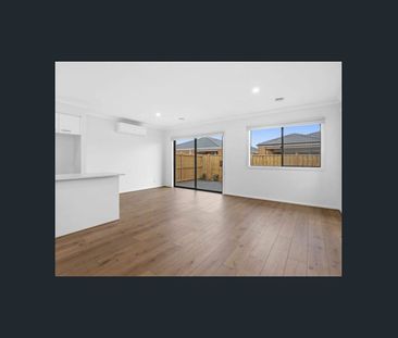 Comfortable and modern three bedroom home! - Photo 3