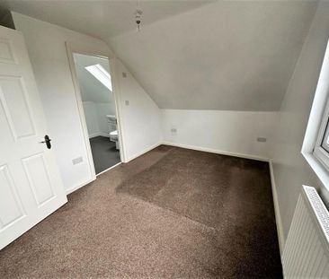 3 bedroom flat to rent - Photo 4