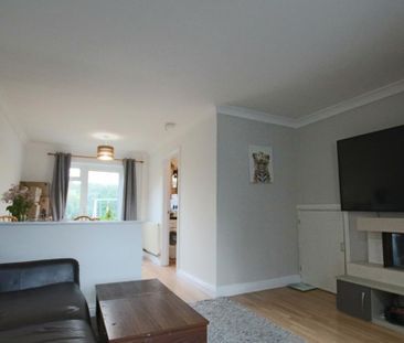 3 bedroom end of terrace house to rent - Photo 2