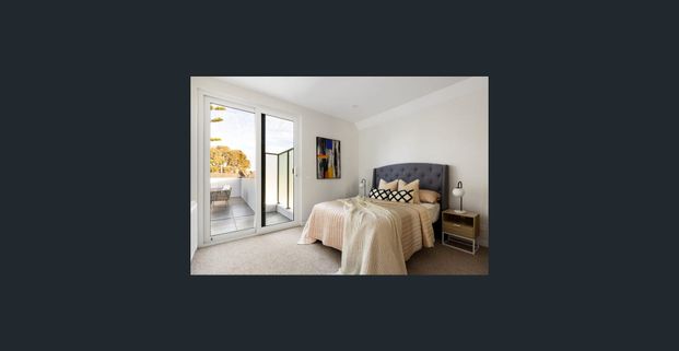 BRILLIANTLY ACCOMMODATING IN BLUE CHIP LOCATION! - Photo 1