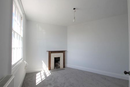 2 bedroom semi-detached house to rent - Photo 2