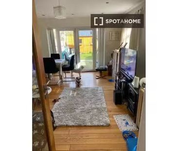 Cozy room in 4-bedroom houseshare in Dún Laoghaire, Dublin - Photo 5